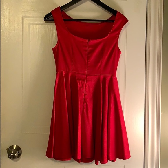 Red pleated dress - Picture 2 of 3
